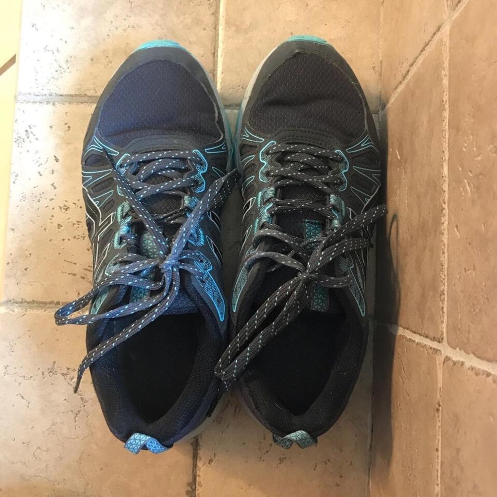 Asics blue tennis shoes